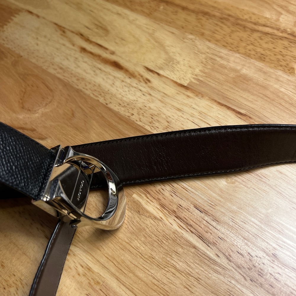 Doable-sided dark brown/black belt in mint conditions